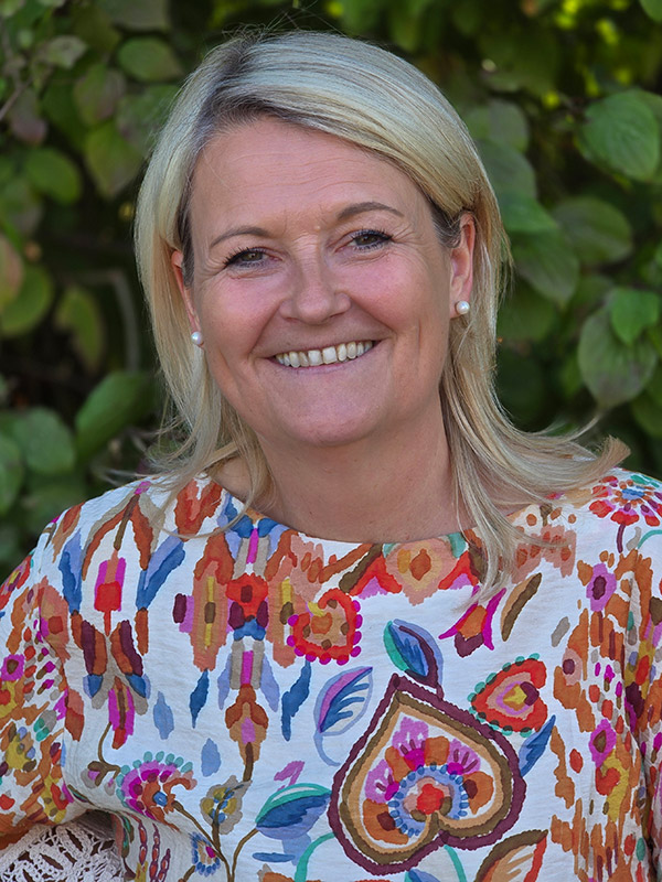 Alexandra van Aart - Sekretariat